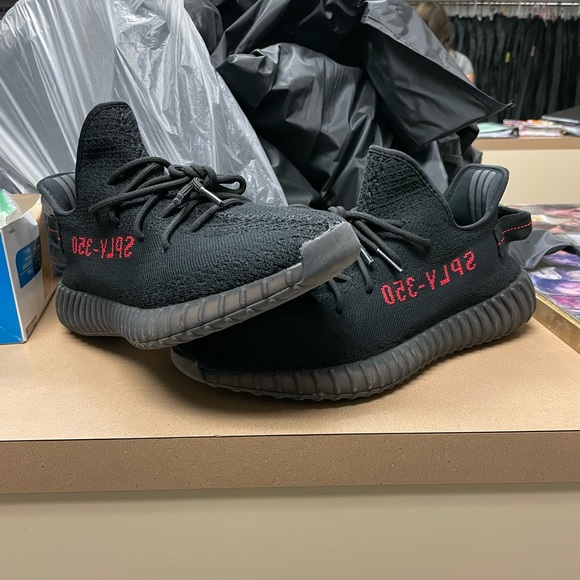 Yeezy boost 350 v2 “bred”